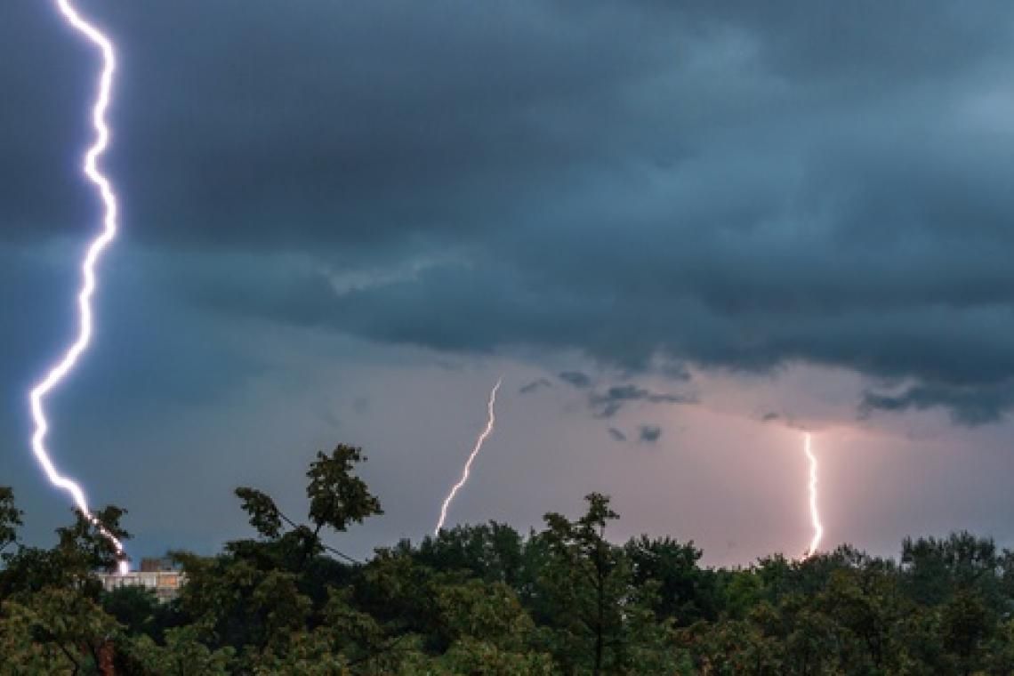 กรมอุตุฯ เตือน 14-16 ก.พ.ระวังอันตรายจากพายุฝนฟ้าคะนองหลีกเลี่ยงการอยู่ในที่โล่งแจ้ง