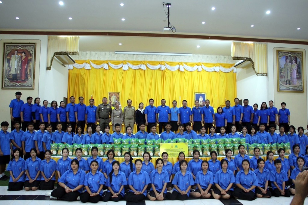 มูลนิธิราชประชานุเคราะห์ฯร้อยเอ็ด รับมอบข้าวสาร 73 ตัน เพื่อเป็นพระราชกุศลแด่พระบาทสมเด็จพระเจ้าอยู่หัว  