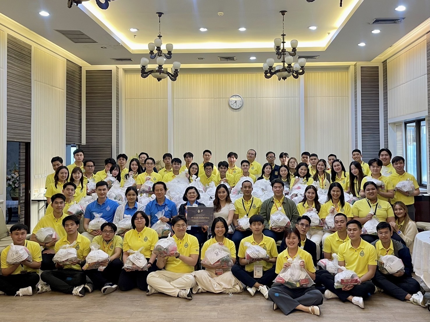 เยาวชนภิวัฒน์รุ่น 7 ร่วมกับ บ.ย.ส. 16  แสดงพลังเยาวชนไทยผนึกกำลังภาครัฐ จับมือไปรษณีย์ไทย-ทหารบก ส่งความช่วยเหลือถึงผู้ประสบภัยน้ำท่วมลำปาง