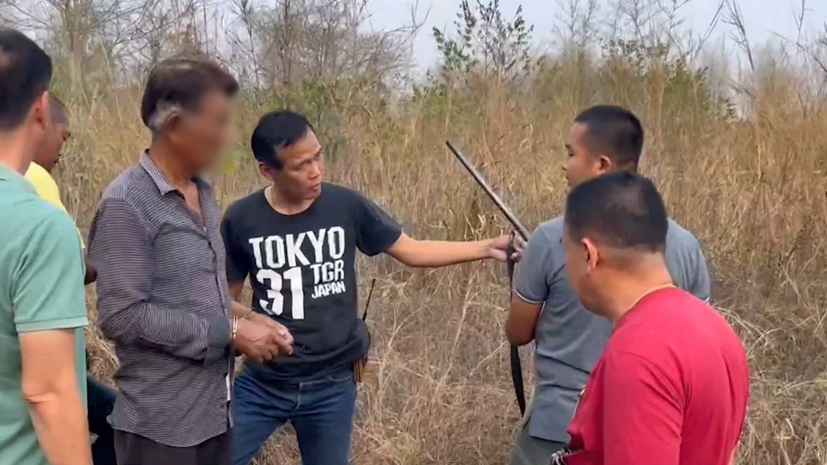 สืบปากท่อตามรวบมือยิงพ่อค้าขายแกงดับ อ้างแค้นถูกโกงค่านายหน้าที่ดิน