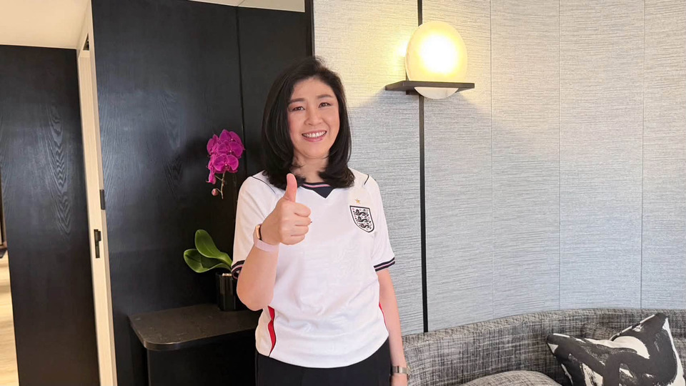 “ยิ่งลักษณ์” เคลื่อนไหว! สวมเสื้อสิงโตคำรามฉลองชัย หลังอังกฤษเฉือนนอร์เวย์ทะลุตัดเชือกบอลโลก 2026