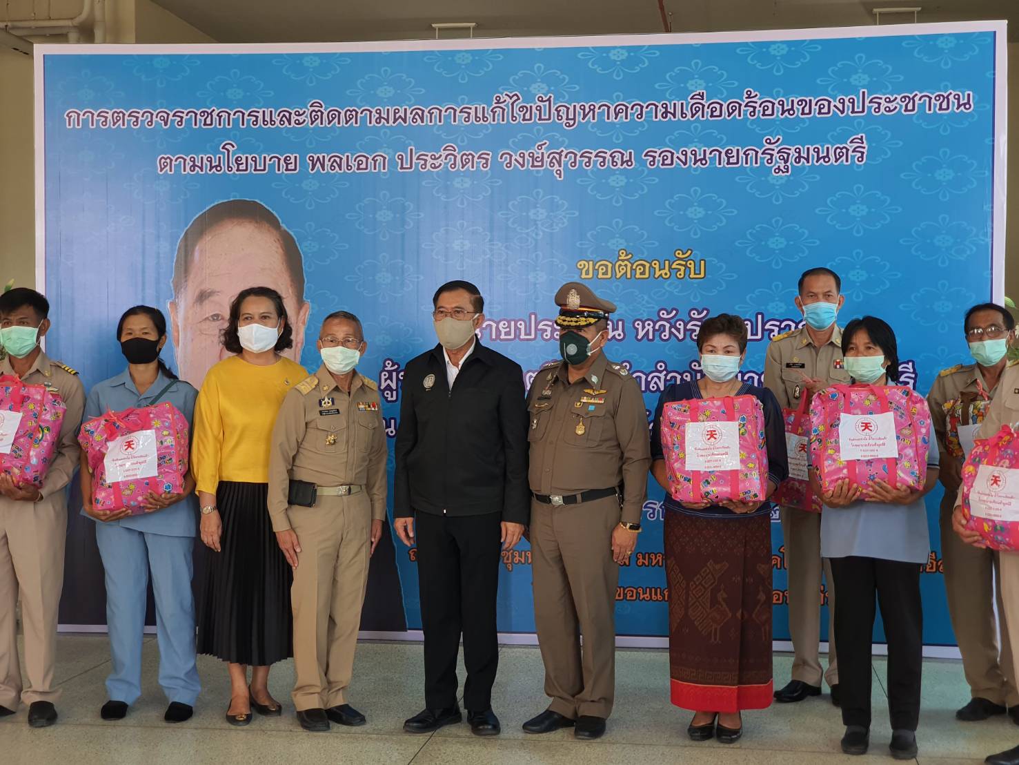 "บิ๊กป้อม"มอบผู้ช่วยรมต.ลงพื้นที่ 4 จังหวัดภาคอีสาน ดูปัญหาภัยแล้ง เตรียมตั้งกรรมการพิเศษแก้หนี้นอกระบบและที่ดินทำกิน