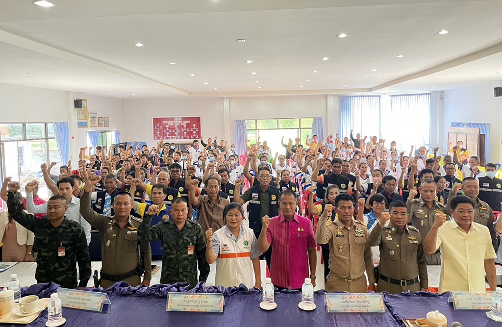 รองผู้ว่าฯร้อยเอ็ด ขับเคลื่อนป้องกันและแก้ปัญหายาเสพติดใน 2 ตำบล อำเภอธวัชบุรี 
