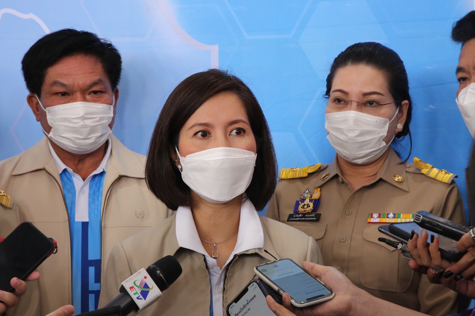 เผยยอด 2 พันคน/วัน ลงทะเบียนแก้หนี้ครู       "ตรีนุช" เตรียมประชุมแจงแนวทางขับเคลื่อน