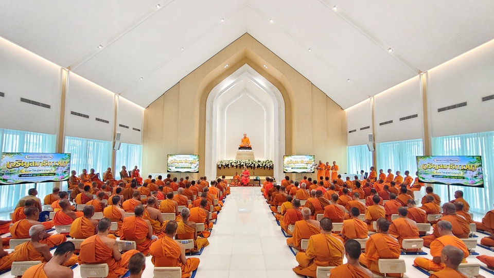 พระสังฆาธิการสุพรรณบุรี 165 รูป ร่วมปฏิบัติธรรม 7 วัน เสริมสมาธิ สร้างเอกภาพคณะสงฆ์      