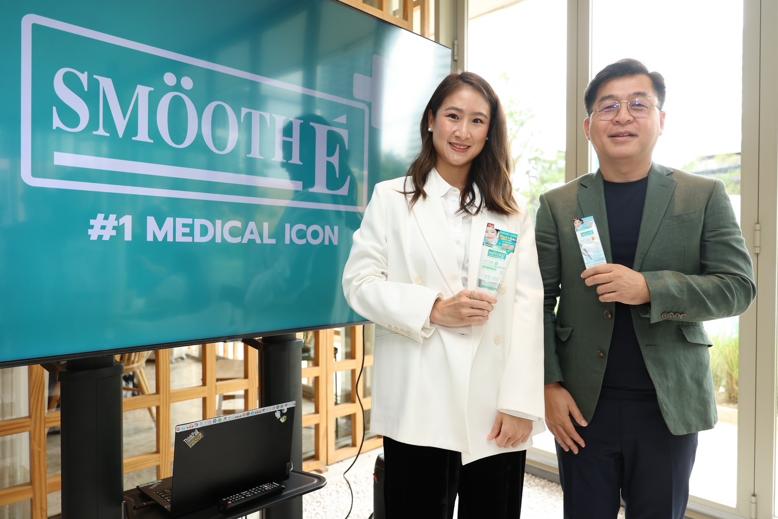 “สมูทอี” เปิดตัว “Smooth E Mobile Clinic” ส่งโพรดักต์ไลน์รักษาสิวลุยตลาด ตอบโจทย์อินไซต์กลุ่ม GEN Z ตั้งเป้ากวาด 1,000 ล้านบาท