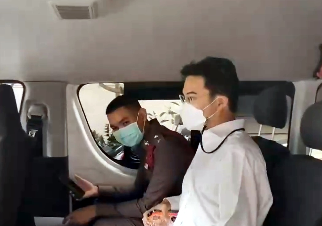 “ปริญญ์” ปฏิเสธข้อกล่าวหาอนาจารหญิงสาว คดีที่ 8  ตร.นำตัวส่งฟ้องศาลอาญาฯ ค้านประกันตัว
