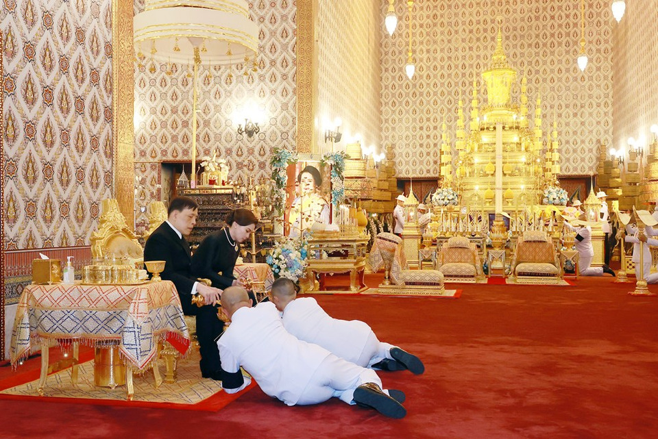 “ในหลวง-พระราชินี” เสด็จบำเพ็ญพระราชกุศลสวดพระอภิธรรมพระบรมศพ “พระบรมราชชนนีพันปีหลวง” ณ พระที่นั่งดุสิตมหาปราสาท