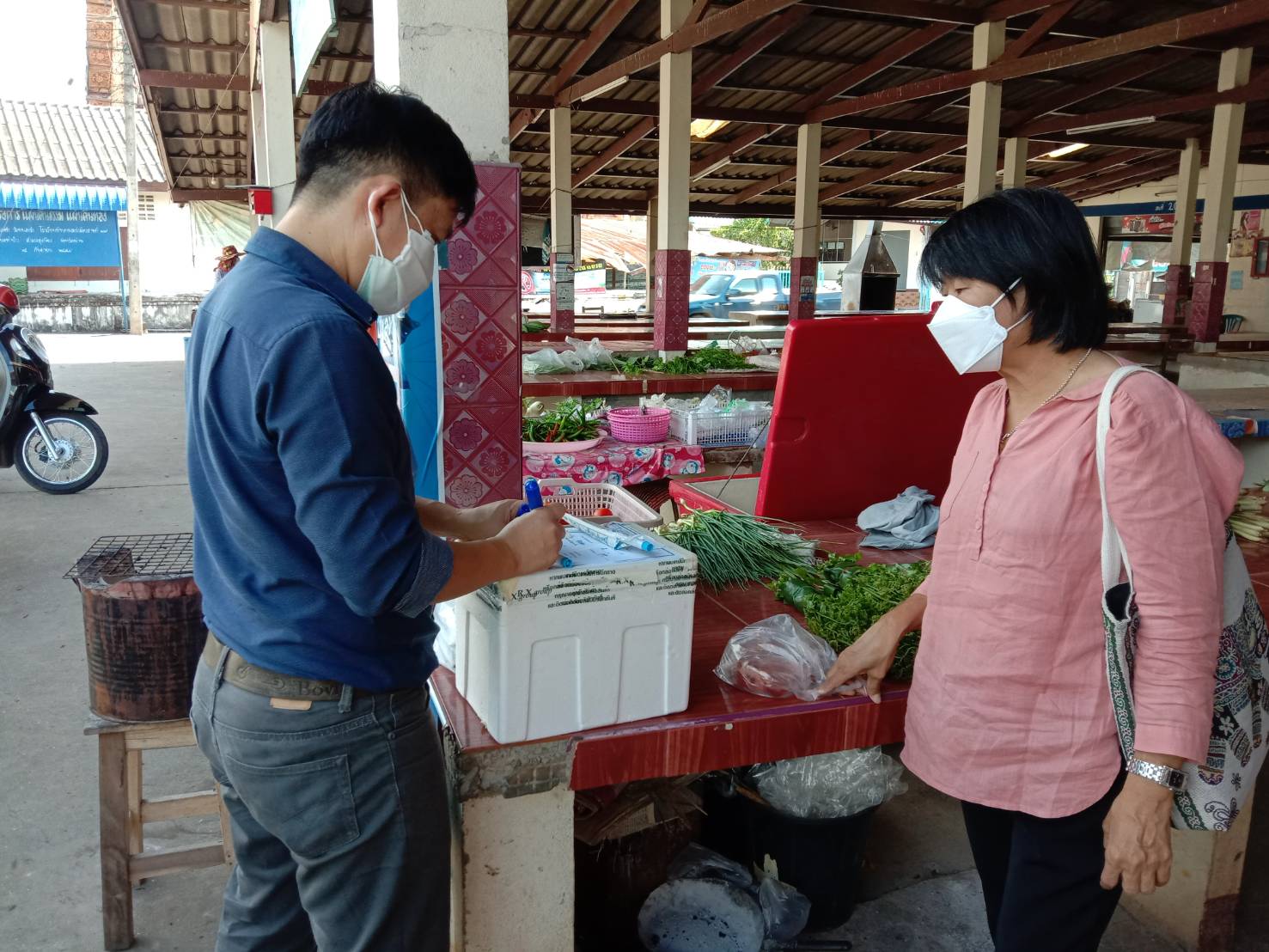 เปิบเมนูลาบหมูดิบ ติดโรคหูดับ หามส่งโรงพยาบาล 12 ราย  อาการหนัก 2 ราย  เสียชีวิตแล้ว 1 ราย 