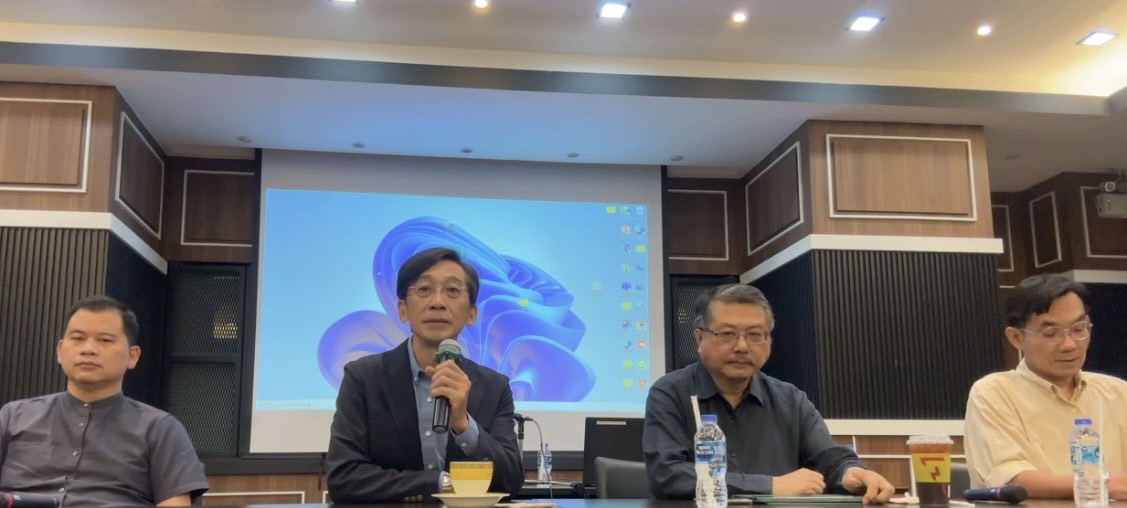 "ปริญญา" จับตา "เพื่อไทย" จับมือ "ขั้วตรงข้าม" ตั้งรัฐบาล  "พิชาย" ซัดเล่นละคร ขับ "ก้าวไกล" เตือนระวังปฏิกิริยามวลชน 
