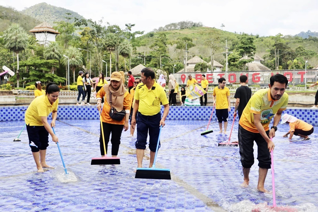 อบจ.ยะลา จัดกิจกรรม Big Cleaning Day แหล่งท่องเที่ยวบ่อน้ำร้อน ต้อนรับ นทท.ช่วงเทศกาลปีใหม่