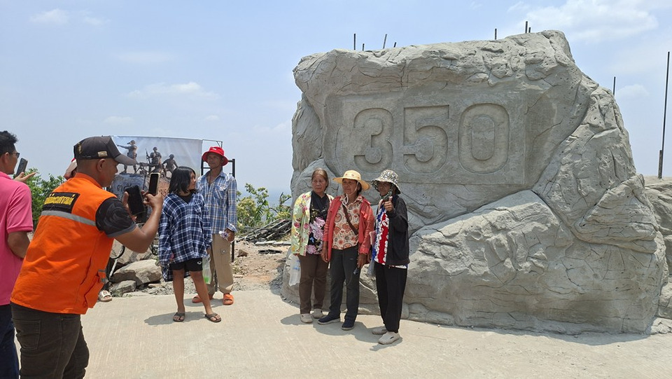ทะลักไม่หยุด! นักท่องเที่ยวแห่ขึ้น “ปราสาทตาควาย–เนิน 350” วันที่ 3 แน่นกว่า 2,000 คน