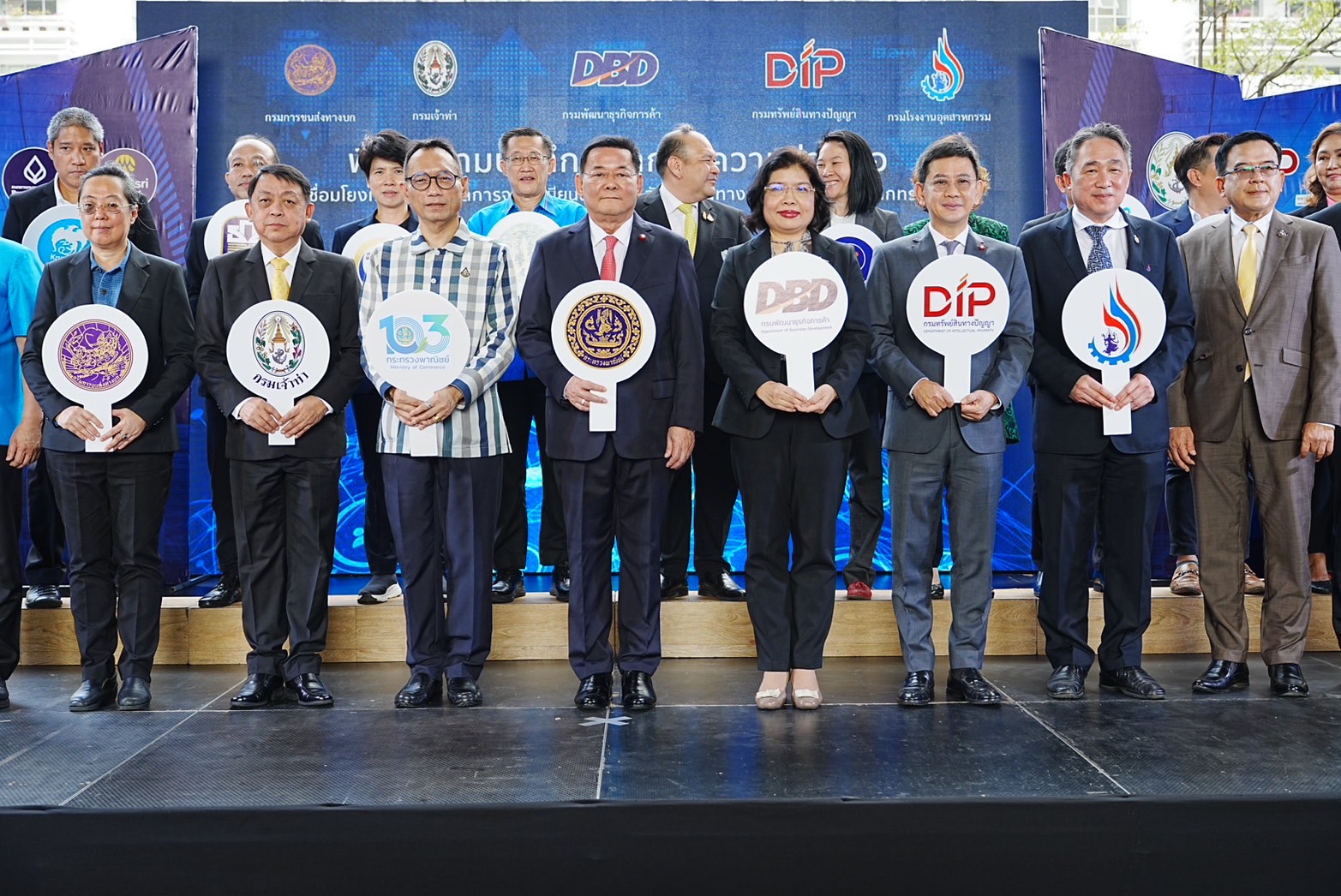 “นภินทร” ชวน SME ขอเงินกู้ดอกเบี้ยต่ำกับสถาบันการเงินกว่า 9 แห่ง พร้อมแนะนำทรัพย์หลักประกันมาประเมินราคาค้ำประกัน