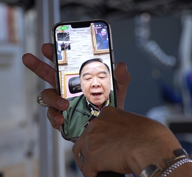 “บิ๊กป้อม" วิดีโอคอลส่งใจถึงชาวสมุทรสาคร อ้อนขอคะแนน ปักธงผู้สมัครเบอร์ 1 ทั้ง 3 เขต