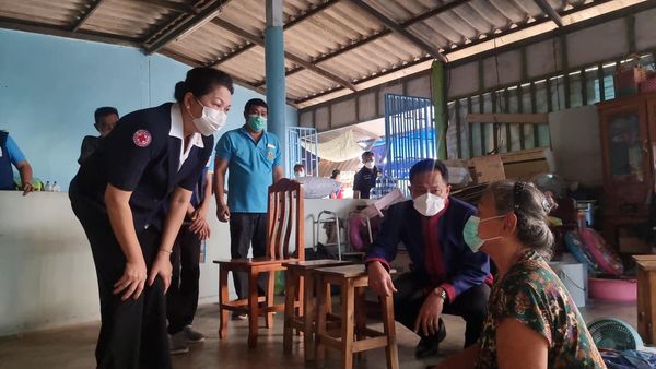 รุดช่วยผู้ป่วยติดเตียงยากไร้ 2รายที่คลองมะเดื่อ 