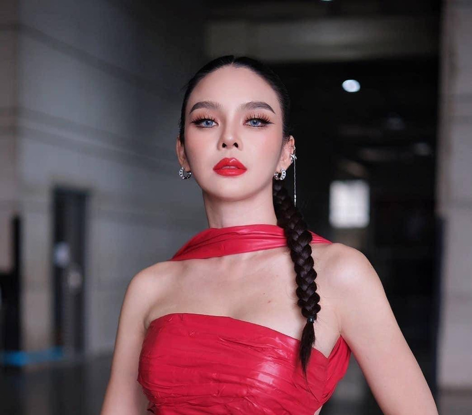 "หลิว อาจารียา" นำทีมดาราใจบุญ ไลฟ์ขายของช่วยชาติ! จัดโปรทุกสินค้าสุดพิเศษ 21 ต.ค.นี้