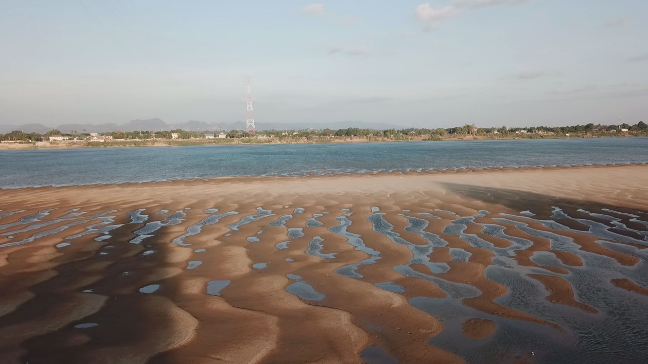 อันซีนถนนสวรรค์ชายโขง ชมความงามหาดทรายทอง คล้ายพญานาค