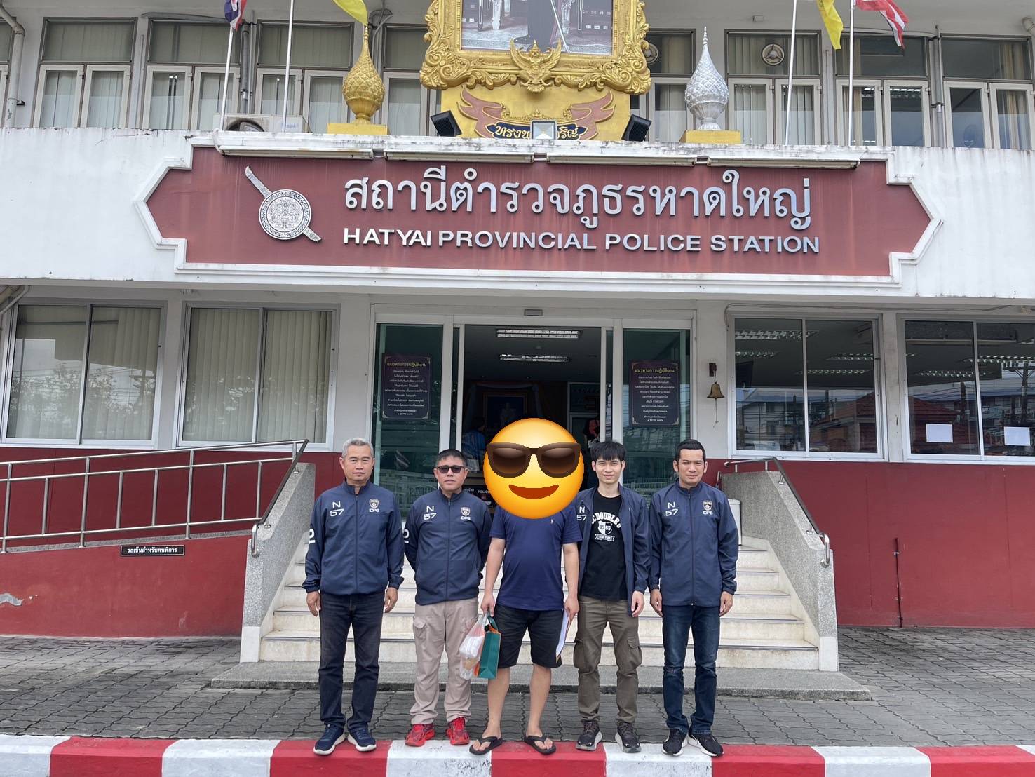 ตร.แถลงโชว์ผลงานจับบอสเว็บพนันออนไลน์ ยึดทรัพย์เพียบ ทั้งโฉนดที่ดิน รถหรู เงินสด หลัง ตร.ใช้เวลาแกะรอยกว่า 1 ปี พบเงินหมุนเวียนปีละ 400 ล้าน