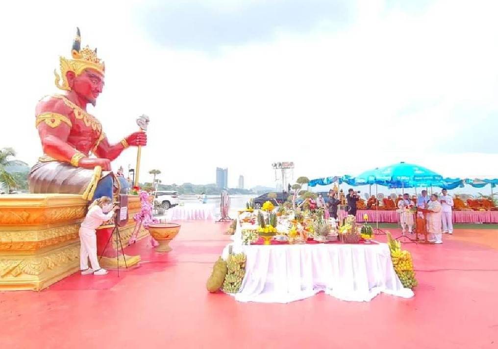เทศบาลตำบลบางพระ จัดพิธีบวงสรวงเบิกเนตร 'พญายม' องค์ใหญ่ 