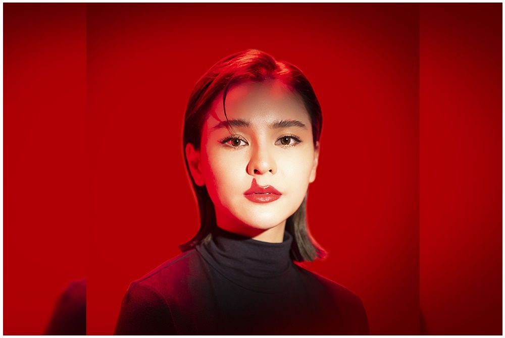 "ออม-สุชาร์" นำทีมเหล่าซุปตาร์ สร้างรอยยิ้มผ่านแคมเปญ "Lipstick"
