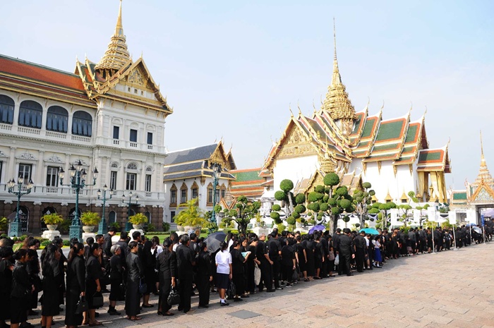 พสกนิกรเข้าถวายสักการะพระบรมศพ วันที่ 16 กันยายน 60 (ประมวลภาพ)