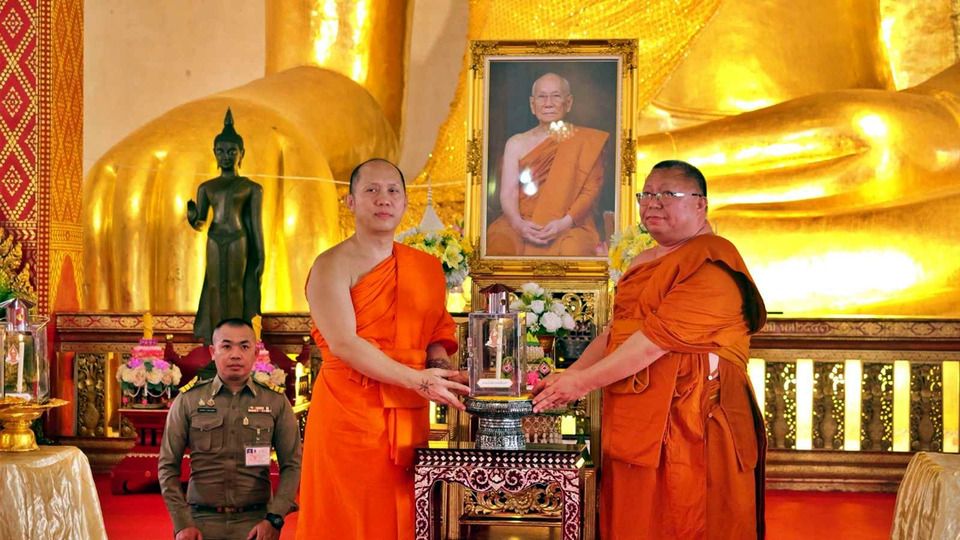 พะเยารับไฟพระฤกษ์–น้ำพระพุทธมนต์ ประทานจากสมเด็จพระสังฆราช เตรียมสวดมนต์ข้ามปี 2569