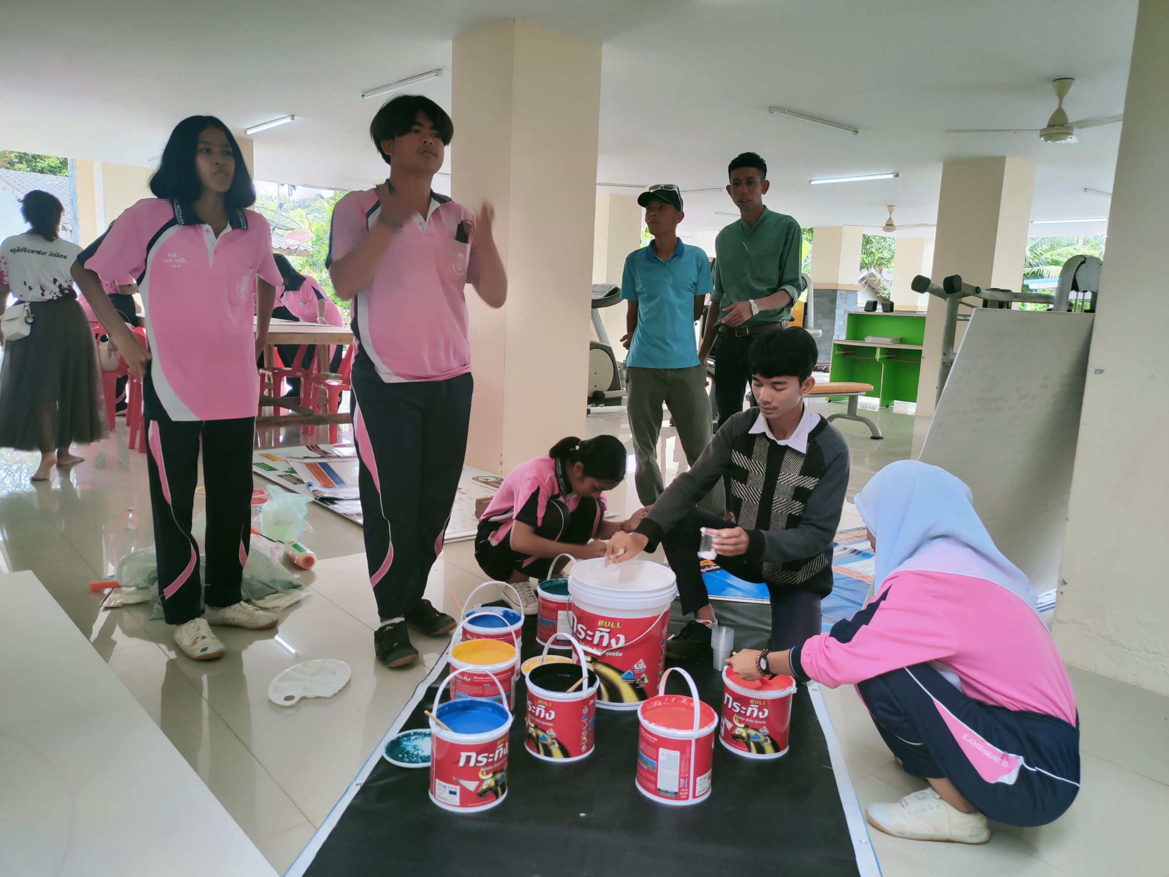 อบต.กำแพง ต่อยอดงานศิลปะชุมชนละงู  เปิดพื้นที่ให้เยาวชนโชว์ฝีมือวาดภาพฝาผนัง เชื่อมโยงการท่องเที่ยว