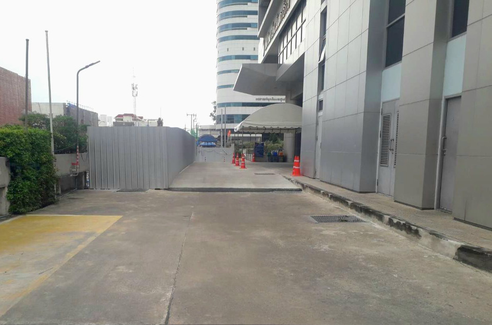 รฟม.อัปเดตก่อสร้างทางลาดชั่วคราว หน้าอาคารทีปังกรรัศมีโชติ รพ.วชิรพยาบาล แล้วเสร็จ