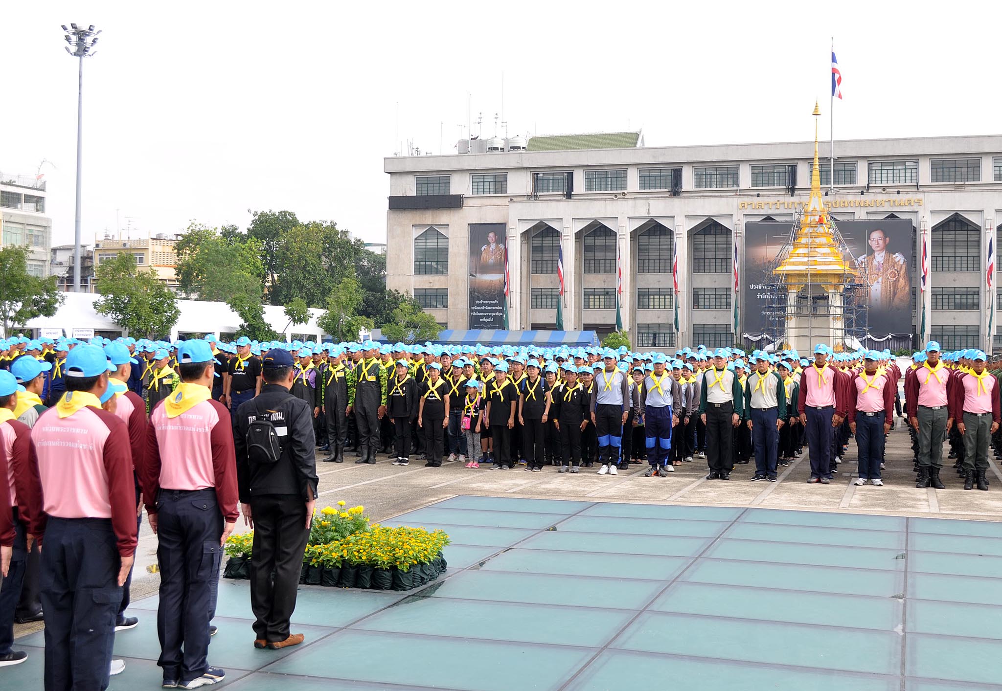 หน่วยพระราชทาน-จิตอาสา ร่วมทำกิจกรรม "เราทำความดี ด้วยหัวใจ" ปรับปรุงภูมิทัศน์พื้นที่เกาะรัตนโกสินทร์