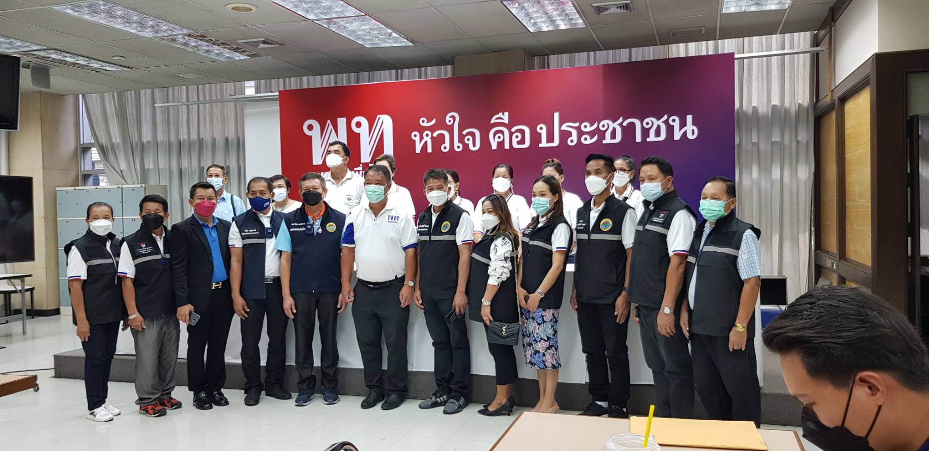 “เกียรติศักดิ์ ส่องแสง” อดีตผู้สมัครส.ส.ปทุม ปชป. นำพาทีมงานกว่า 80 คน สมัครเป็นสมาชิกพรรคพท.
