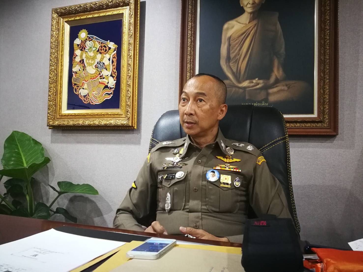 เบนซ์ เดม่อนบินซุกตปท.ขอมอบตัว ตร.ฮึ่ม!ฟันไม่เลี้ยงเอี่ยวคดีมาเก๊า888 ดิว อริสราแฉพฤติกรรมผู้กองไบรท์