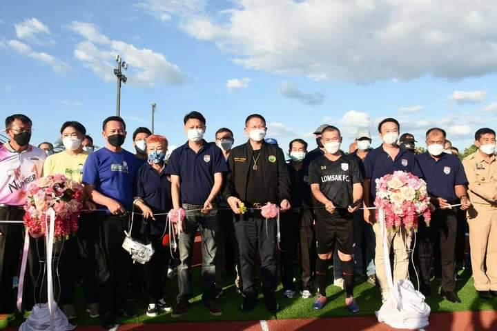 นายก อบจ.เพชรบูรณ์  เปิดสนามฟุตบอล-ลู่วิ่งมาตรฐานสวนสาธารณะหนองแค อำเภอหล่มสัก