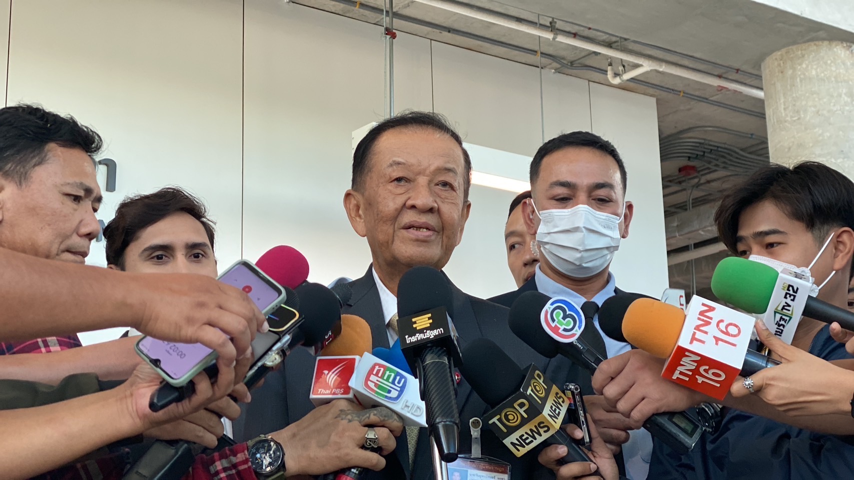 "วันนอร์" เตรียมประชุมรัฐสภาโหวตนายกฯ 4 ส.ค.นี้ รอเคาะ หลัง"ศาลรธน."  มีคำสั่ง หากชะลอ ยังยื่นแก้ “ม.272” ได้ ชี้ "ทักษิณ" กลับไทยไม่เกี่ยวกัน