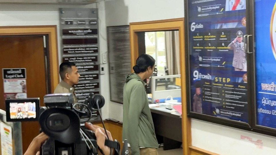 ตร.แยกสอบพ่อแม่เด็ก 14 กราดยิงโรงเรียน ญาติครูขนุนถามแรง ปล่อยปืนถึงมือเด็กได้อย่างไร