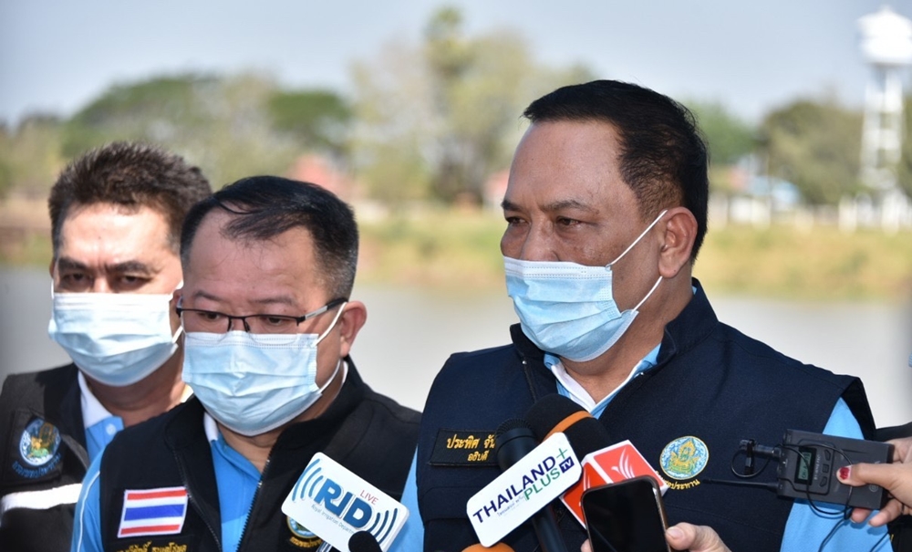 อธิบดีกรมชลฯ นำทีมลงพื้นที่เกาะติดสถานการณ์น้ำ เร่งแก้น้ำเค็มรุกเจ้าพระยา  