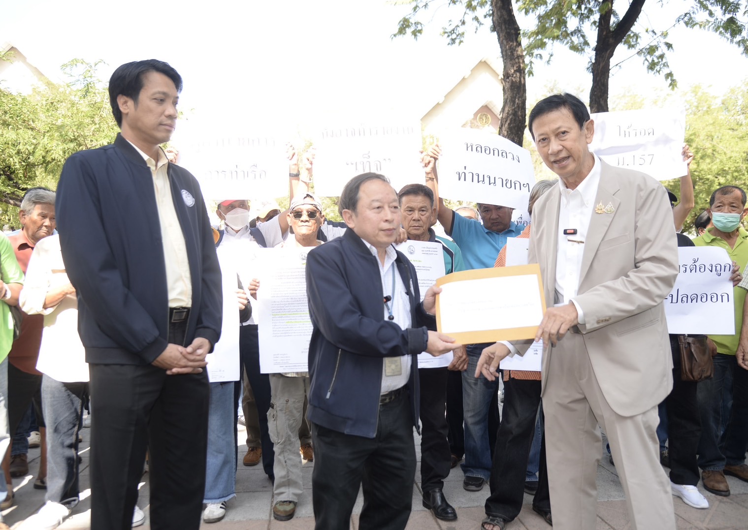 "ทนายกฤษฎา" พร้อมพนักงานการท่าเรือฯ ร้องปลัดคมนาคม สอบ ขรก.ดัง ทำหนังสือชี้แจงคดีโกงเงินค่าล่วงเวลาเท็จ