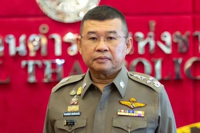 ผบ.ตร.มอบเกียรติบัตรแก่ สน.ชนะสงคราม  กรณีคลี่คลายสถานการณ์ประชาชนเล่นน้ำสงกรานต์ถนนข้าวสาร