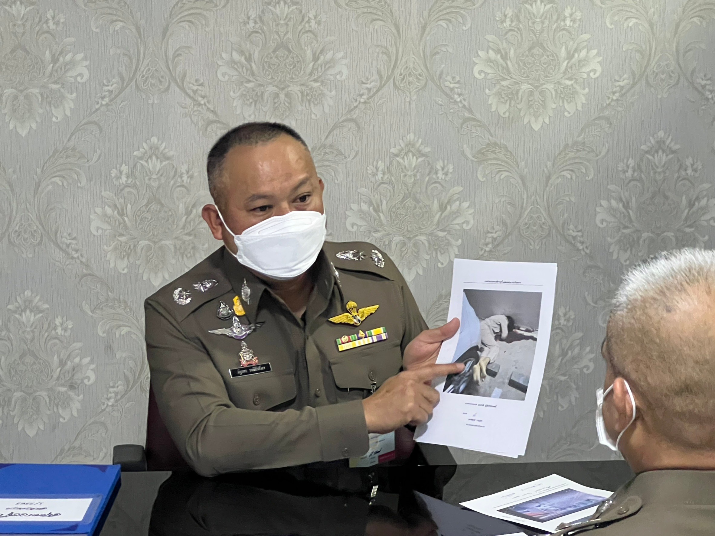 ตำรวจเตรียมออกหมายจับมือยิงอดีตภรรยาดับคาลานจอดรถคอนโดมิเนียม พร้อมส่งสายสืบ 3 ชุดไล่ล่าตัว 