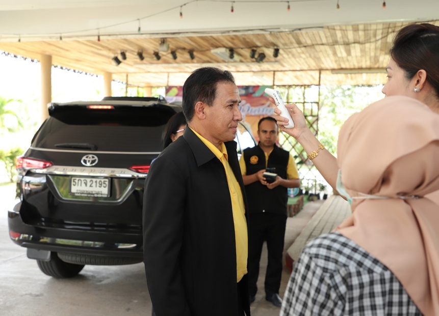 ผู้ว่าฯนราธิวาส ตรวจเยี่ยมศูนย์ปฏิบัติการตอบโต้ภาวะฉุกเฉินฯ (EOC)