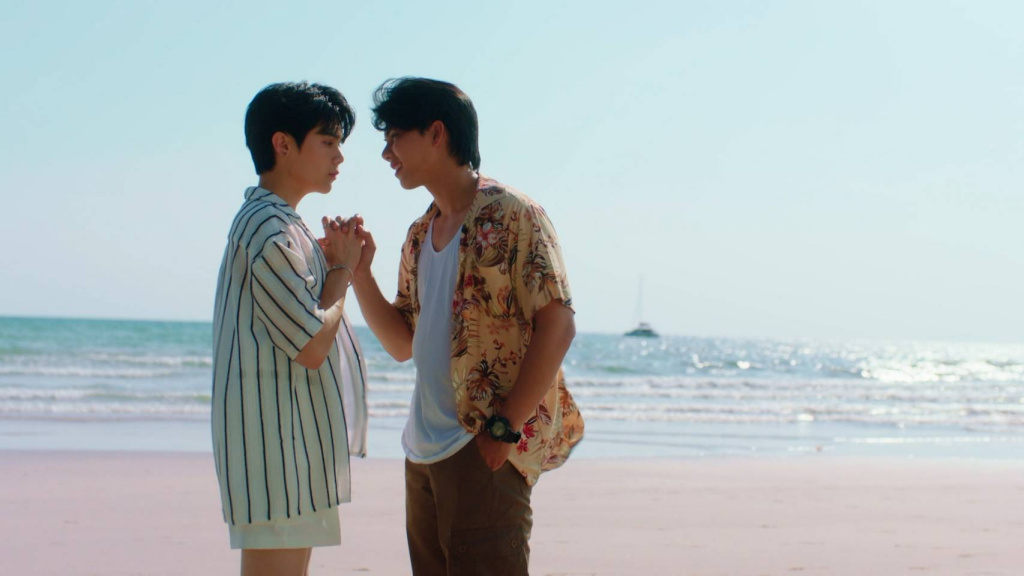 ชวนทำความรู้จัก "ต้องรัก" นักเขียนหนุ่มหล่อ และ "มหาสมุทร" หนุ่มชาวเลมาดกวนในซีรีส์ “ต้องรักมหาสมุทร”