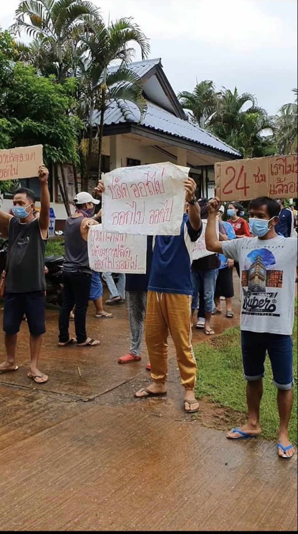 ปลัดอบต.เกาะหมากแฉถูกข่มขู่ยิงปืน-จุดประทัดยักษ์ ชูป้ายประท้วงหลังขัดแย้งหนักหลายหน่วยงาน