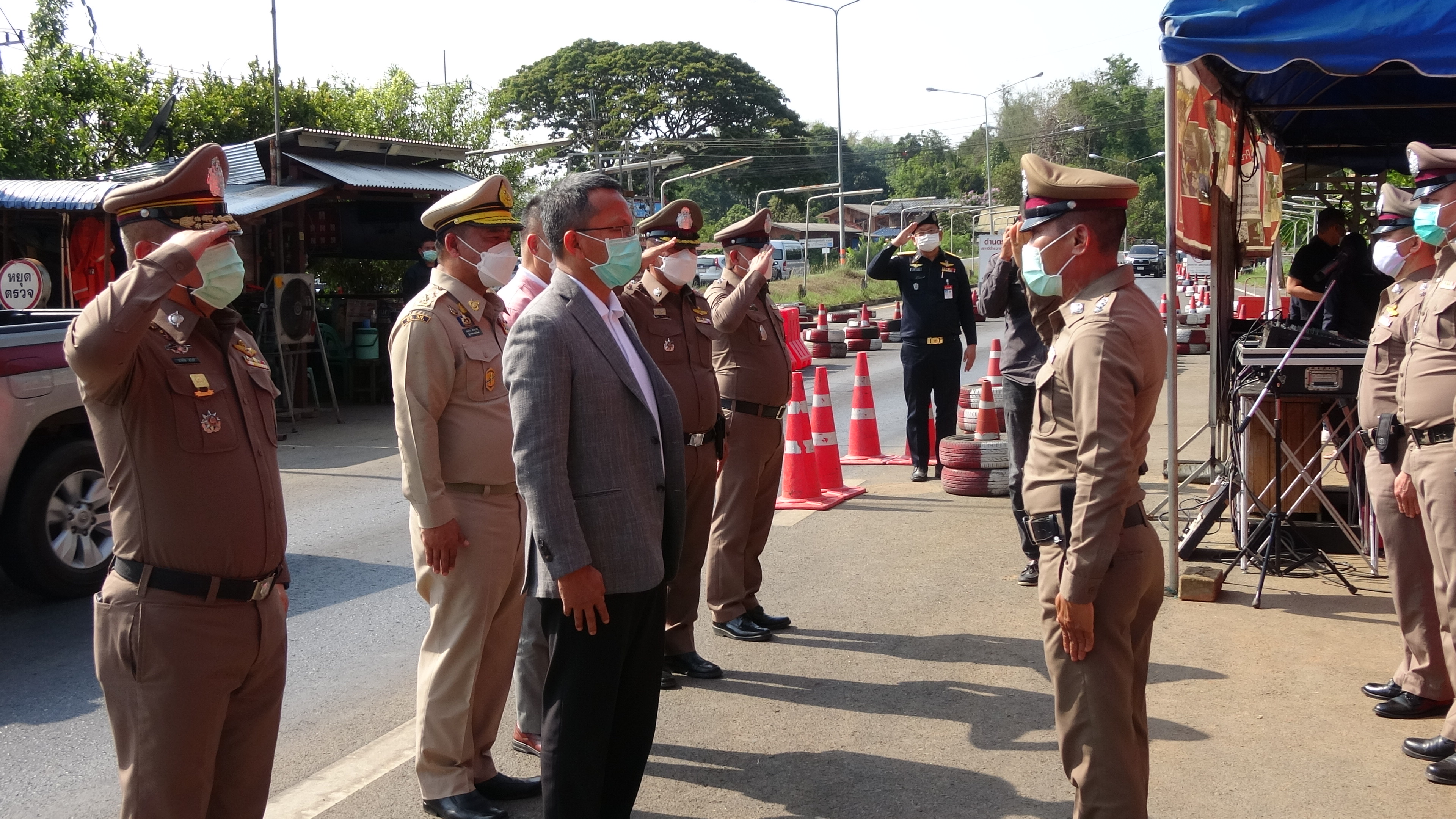 ผู้ว่าฯแพร่ต้อนรับรัฐมนตรีว่าการกระทรวงยุติธรรม  ร่วมตรวจด่านยาเสพติดห้วยไร่ อำเภอเด่นชัย  