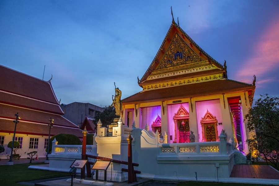 "นบพระนำพร บวรสถาน" ยามค่ำ ส่งสุขวิถีใหม่ สืบสานวิถีไทย 2565