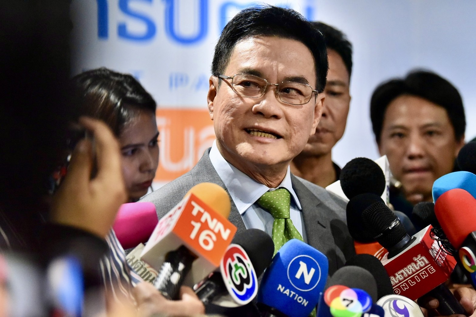 "จุรินทร์" ลั่นไม่เอา "ระบอบทักษิณ" 20 ปียังจำฝังใจ ไม่ต้องพูดเยอะ "ประชาธิปัตย์" ต้องอยู่อย่างมีศักดิ์ศรี 