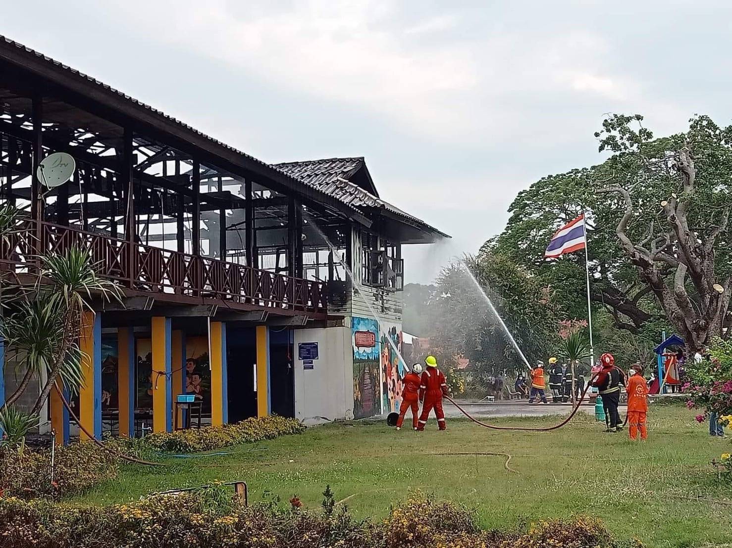 รองผู้ว่าฯยโสธรรุดดูที่เกิดเหตุไฟไหม้โรงเรียน