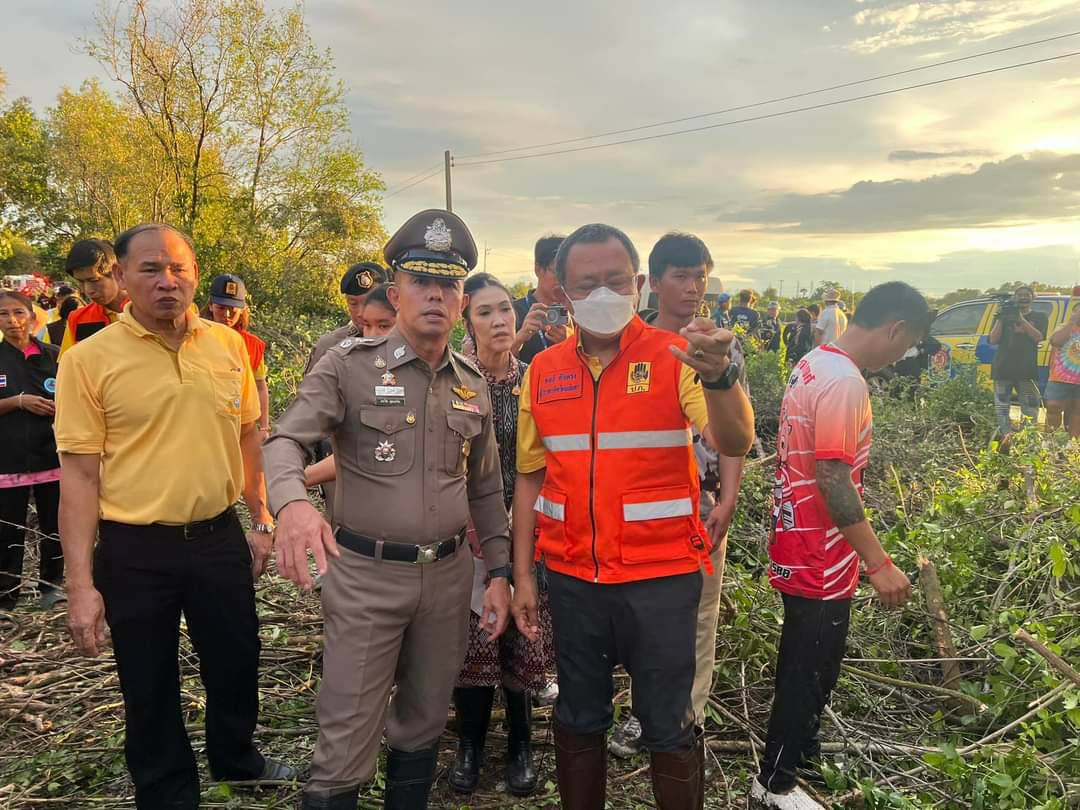 ผู้ว่าฯ ฉะเชิงเทราลงพื้นที่บัญชาการค้นหาผู้สูญหาย 9 รายเหตุเครื่องบินตกที่บางปะกง