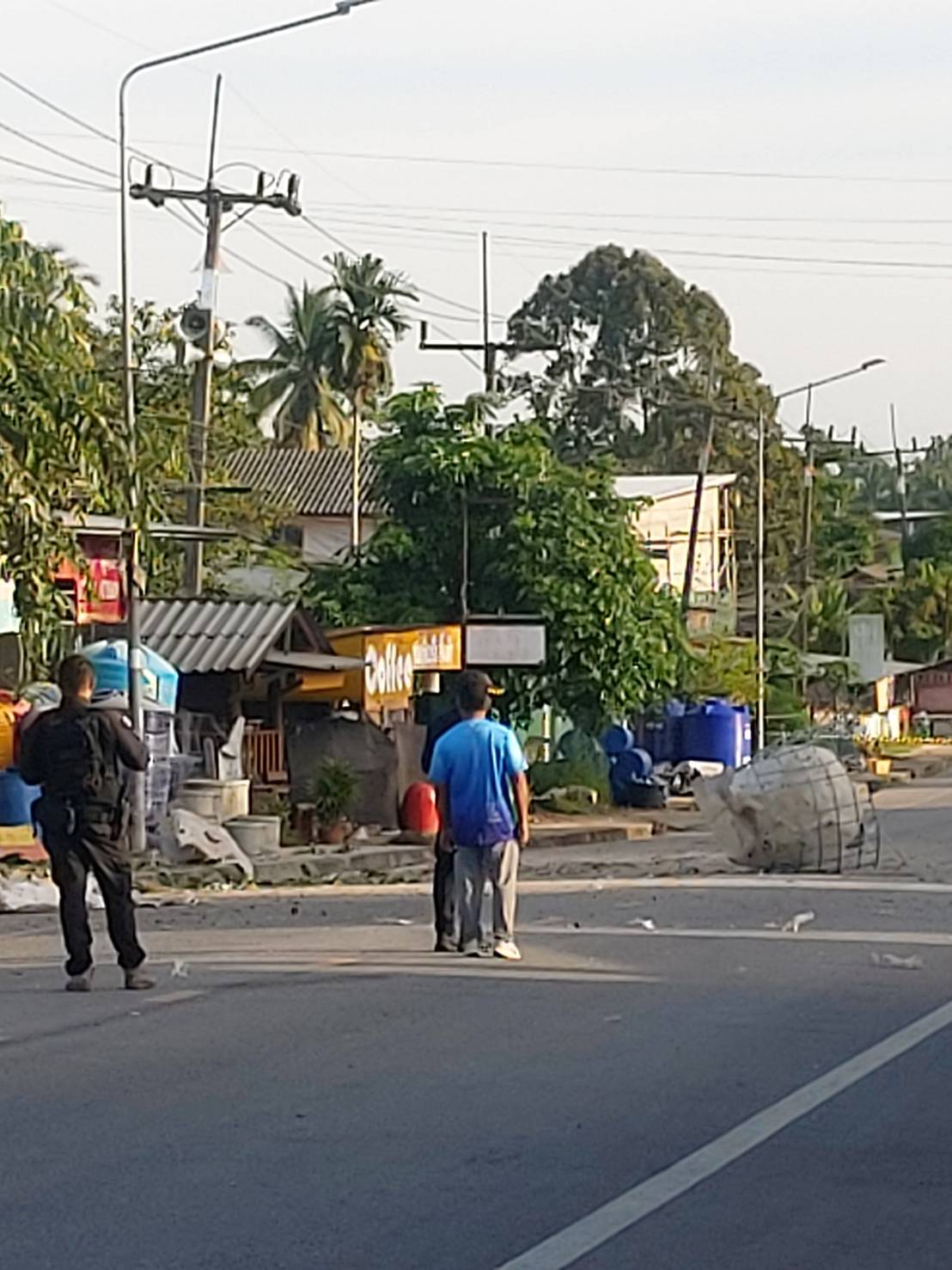 คนร้าย กดระเบิดสนั่น จนท.ทหารพราน ชุด รปภ.และพระสงฆ์ บาดเจ็บ  5 ราย ที่รือเสาะ
