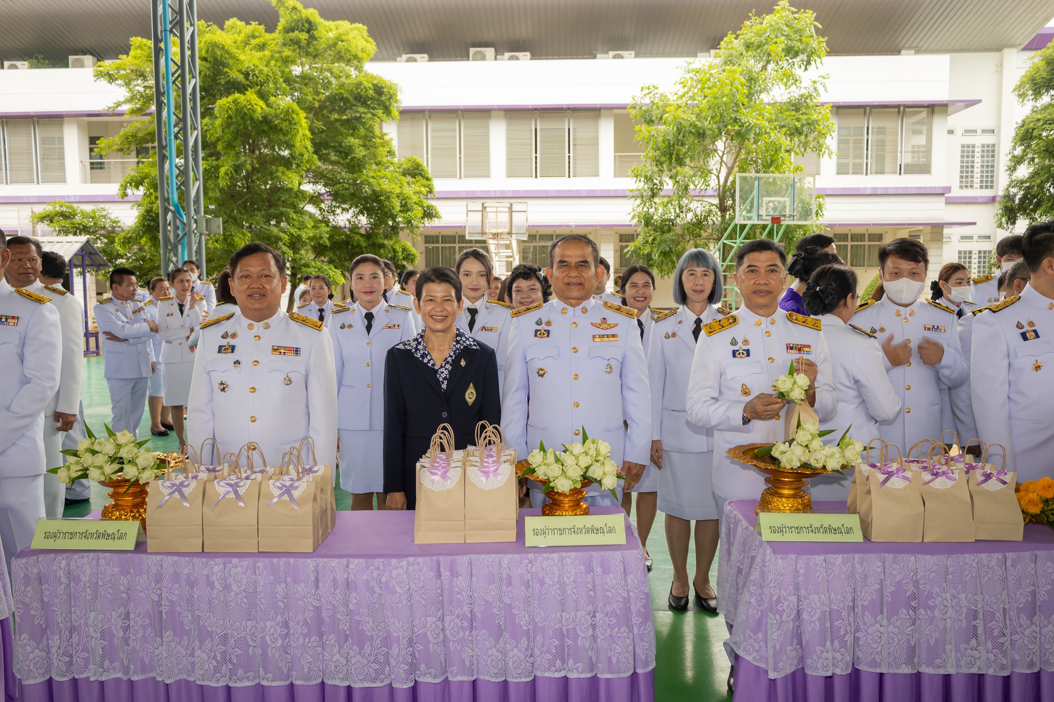 พิษณุโลกจัดพิธีทำบุญตักบาตรถวายพระราชกุศล