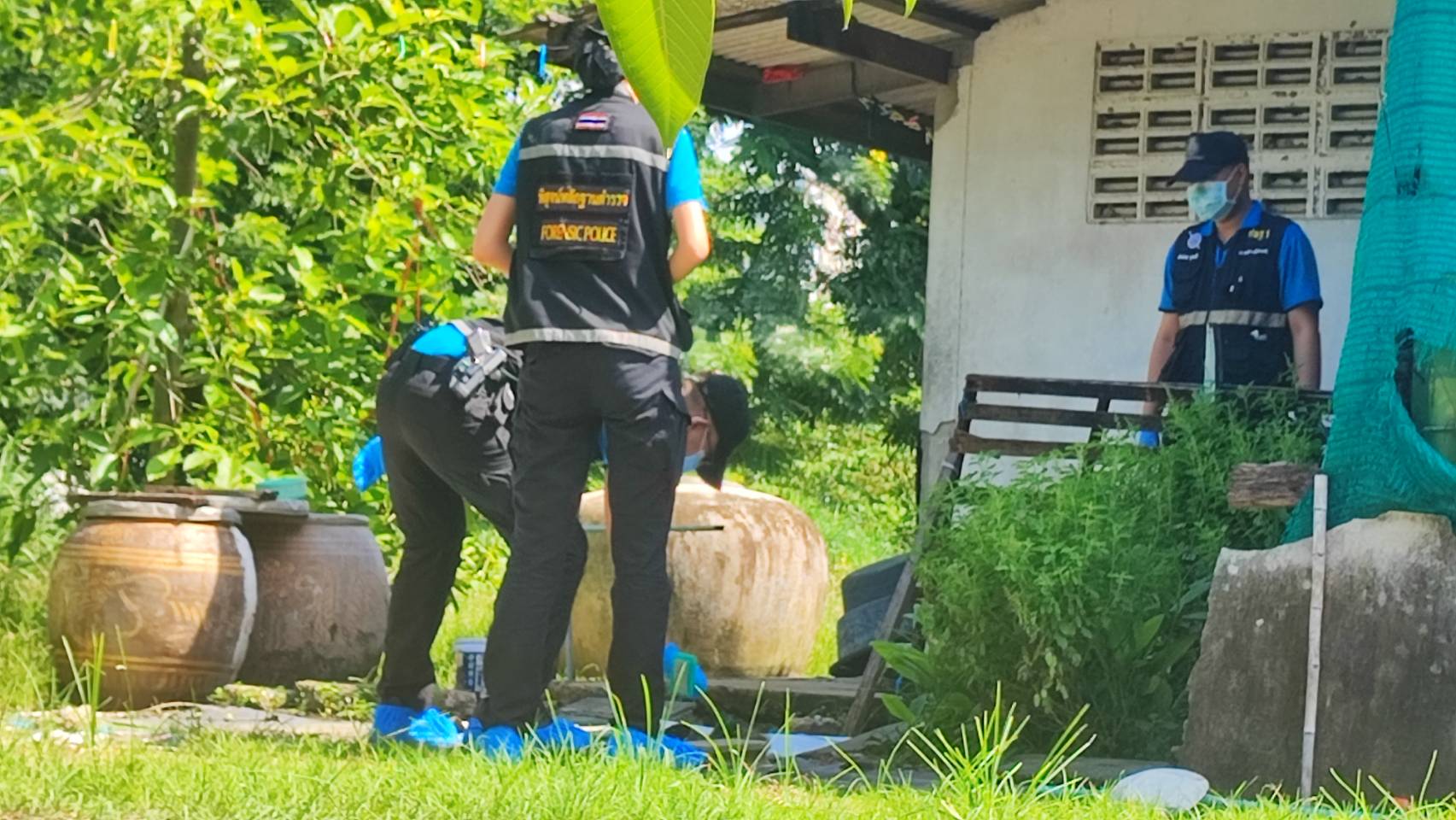 คนขับรถโรงเรียนถูกฟันเสียชีวิตข้างบ้านตำรวจเร่งหาสาเหตุ