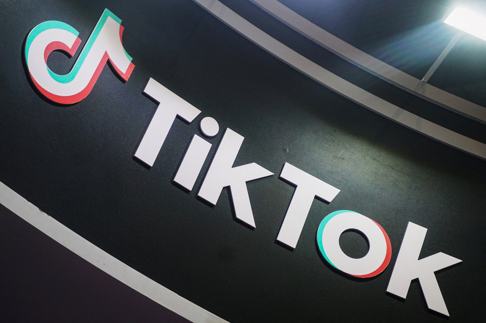 "ศาลอุทธรณ์สหรัฐฯ" ตัดสินให้ "TikTok" ขายกิจการต้นปีหน้า